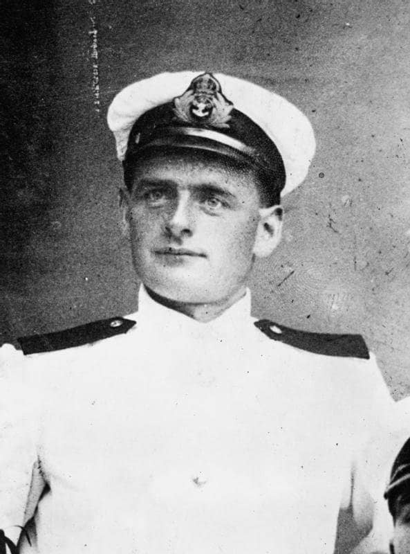 Joseph Watt was awarded the Victoria Cross, whereas Douglas Morris Harris did not.
